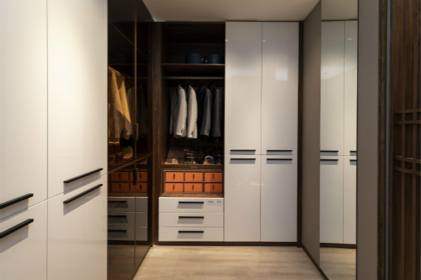 2021開定制衣柜店要了解什么？定制衣柜加盟需注意這幾點