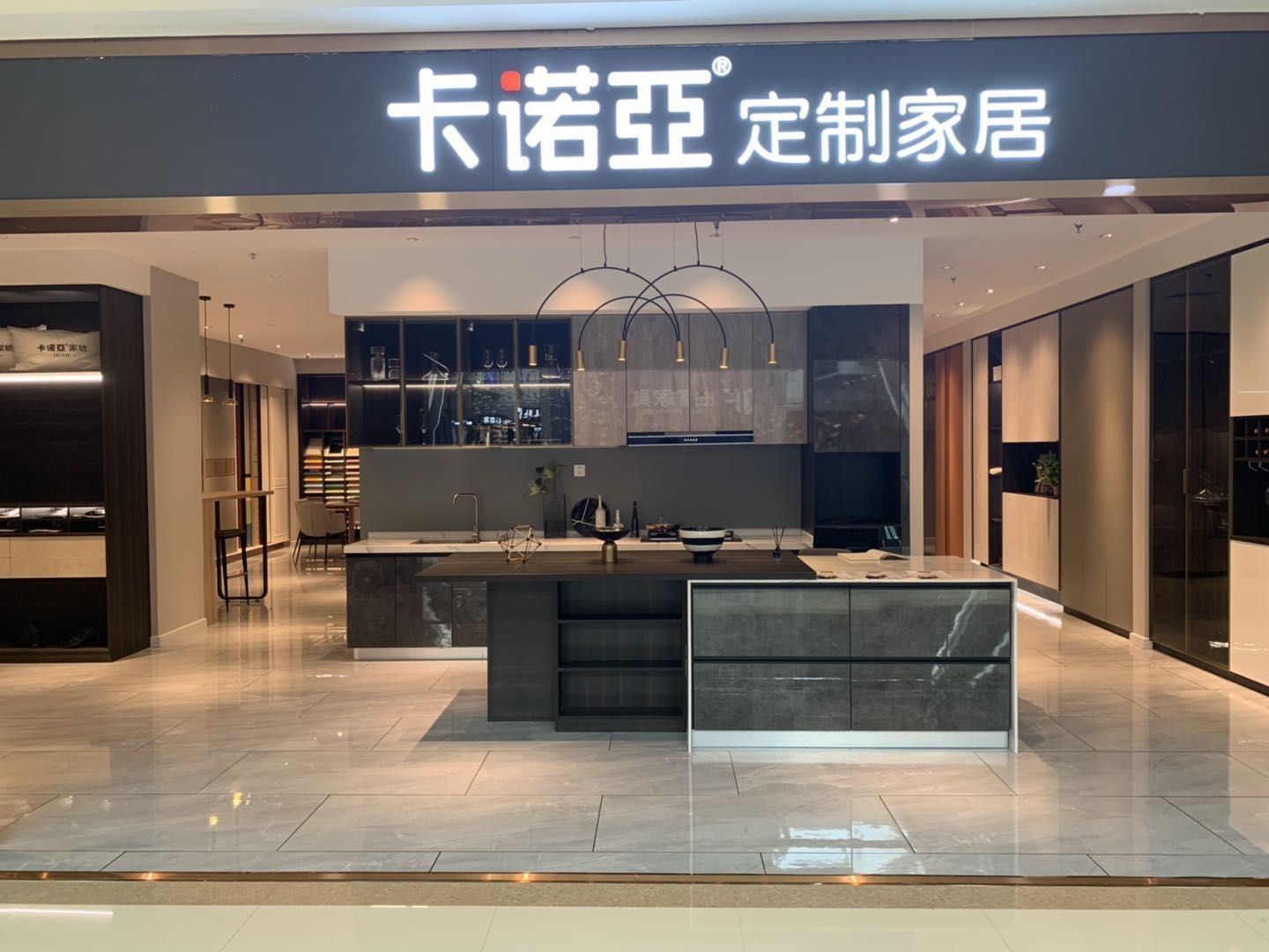 木門(mén)行業(yè)轉(zhuǎn)行做全屋定制怎樣?選擇加盟品牌要注意哪些?